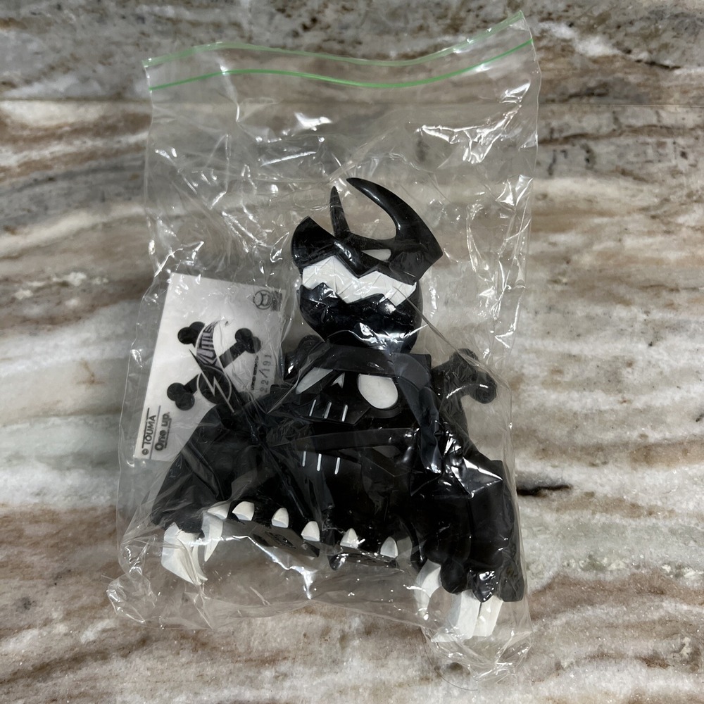 Skuttle X Bone Double Black Vinyl Toy By Touma‎ Toumart One Up